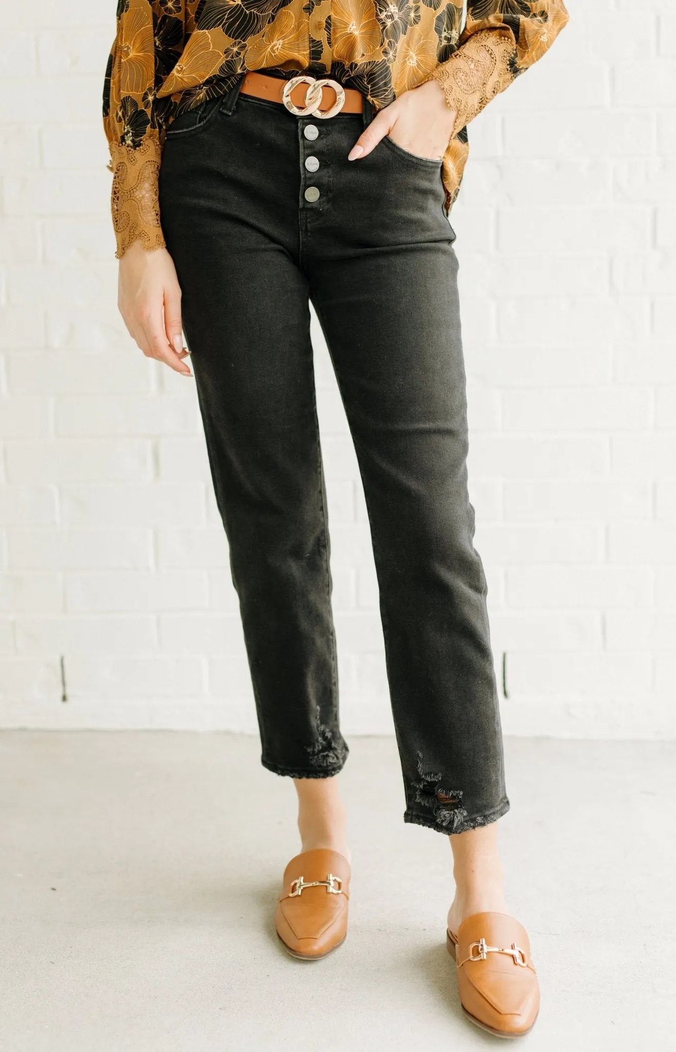 Risen: Mid-Rise Straight Jean, BLACK